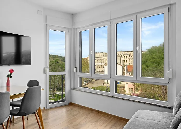 Sylvia Center Apartment